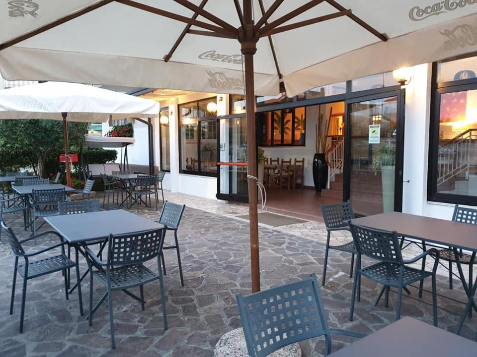 Hotel La Favorita بسكييرا ديل غاردا المظهر الخارجي الصورة