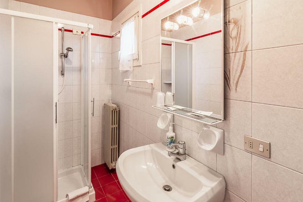 Hotel La Favorita بسكييرا ديل غاردا المظهر الخارجي الصورة